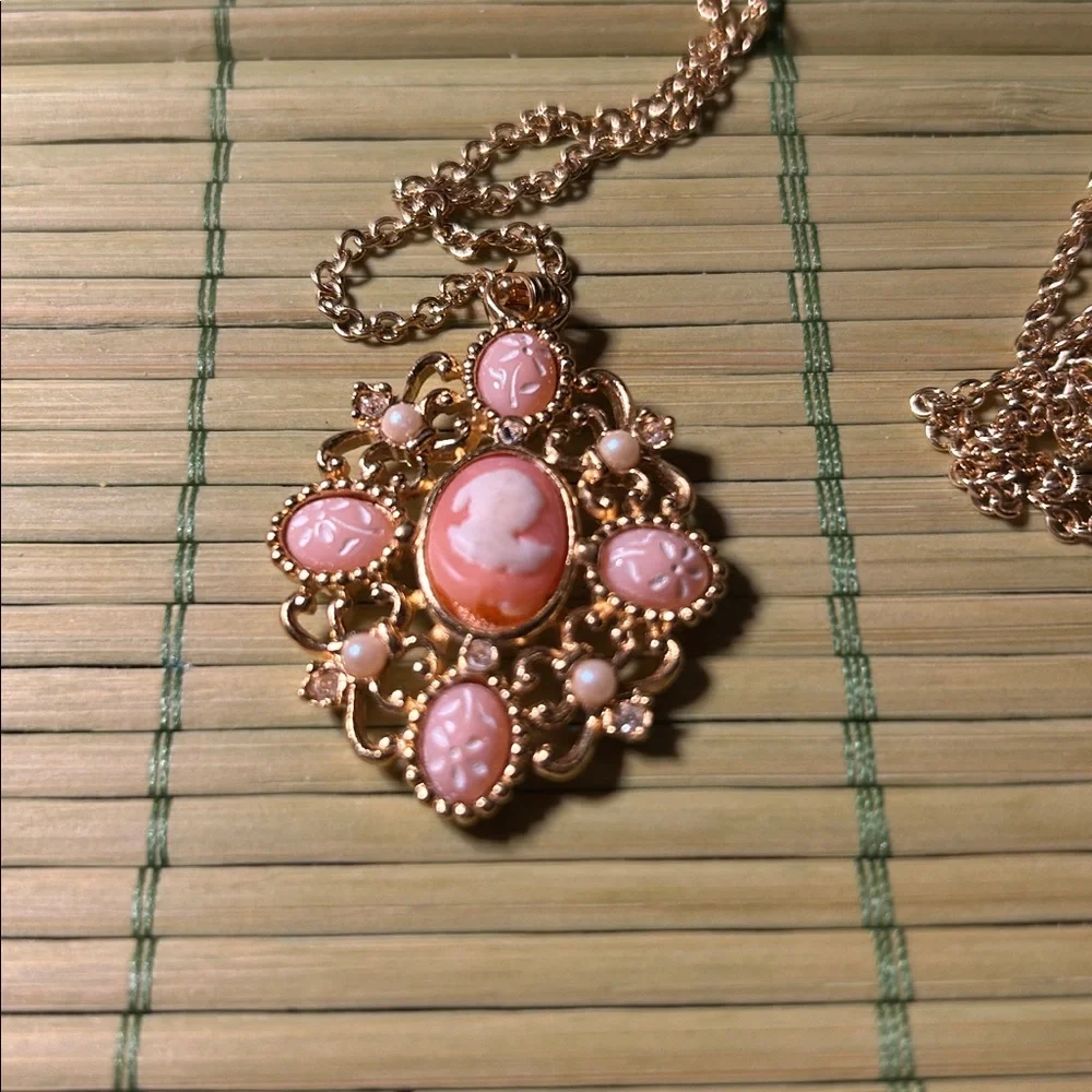 Avon pretty goldtone